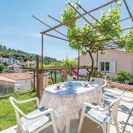1 Bedroom Lovely In Rabac